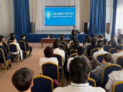 «Заң мен тәртіп»: елордалық оқушыларға цифрлық қауіпсіздік бойынша лекция өтті