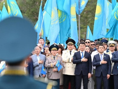 Алматыда Мемлекеттік рәміздер күніне орай Мемлекеттік Ту салтанатты түрде көтерілді