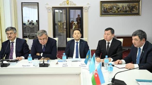 Дархан Қыдырәлінің үш бірдей кітабы жарық көрді