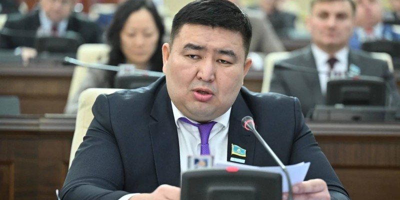 Елнұр Бейсенбаев Мәжілістен кетіп, Ақордаға аяқ басты