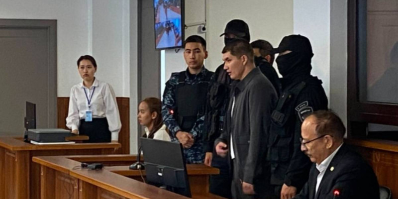 «Мені Құдай ғана түсінеді». Атырауда бір отбасын қырған күдікті Меккеге неге барғанын айтты