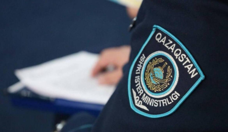 Астанада Журналистер аллеясындағы мүсінді бүлдірген жастар ұсталды