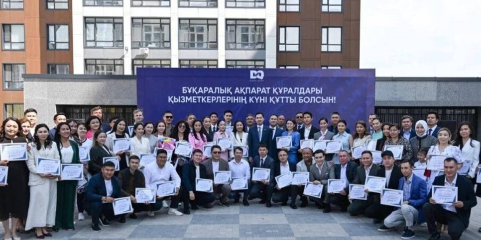 БАҚ қызметкерлеріне ҚР Президентінің атынан баспана сертификаттары табысталды