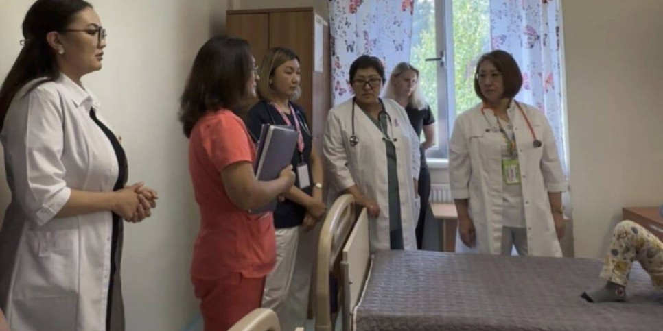 Алматыда мөлдір қабығын трансплантаттау арқылы екі пациенттің көру қабілеті қайтарылды