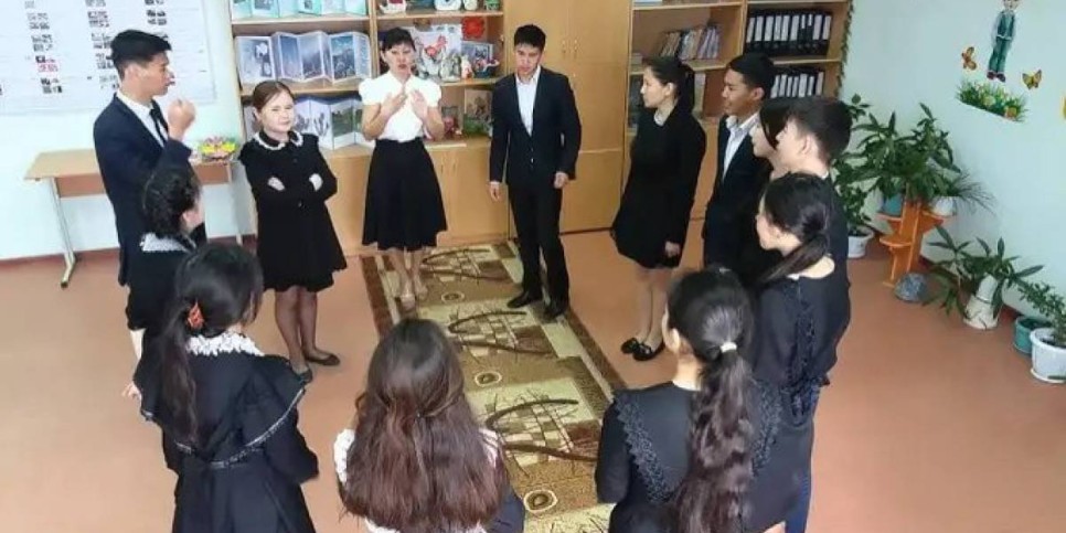 «Әкеден – ақыл, анадан – мейірім» атты мерекелік концерт өтті