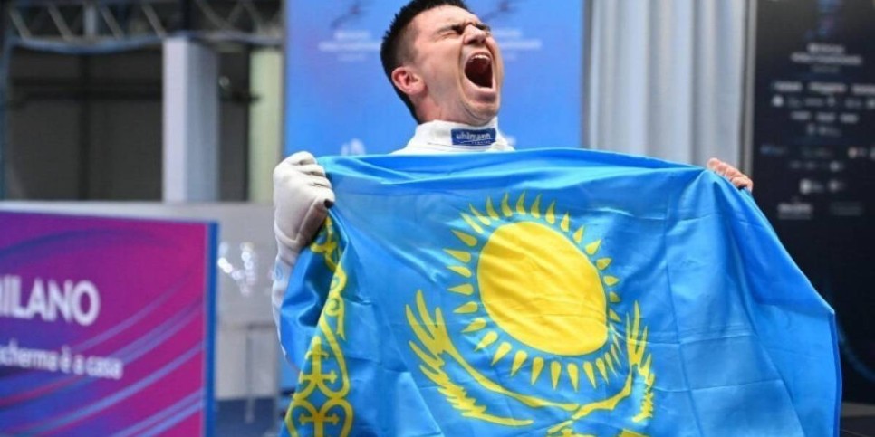 Руслан Курбанов семсерлесуден күміс медаль жеңіп алды