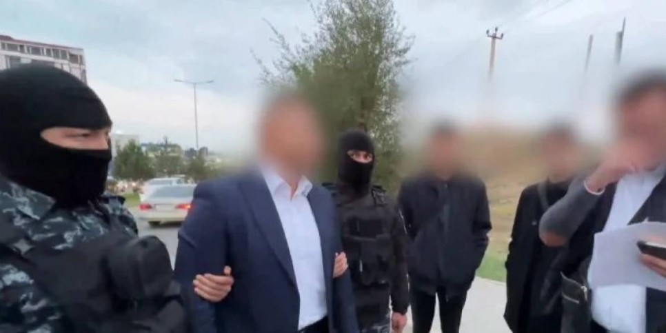 Шымкентте жүргізуші куәлігін заңсыз берумен айналысқан топ ұсталды (ВИДЕО)