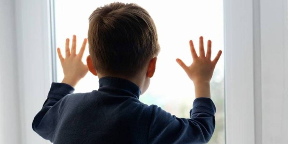 Министрлік терезеден қанша бала құлап, қаза тапқанын мәлімдеді (ВИДЕО)