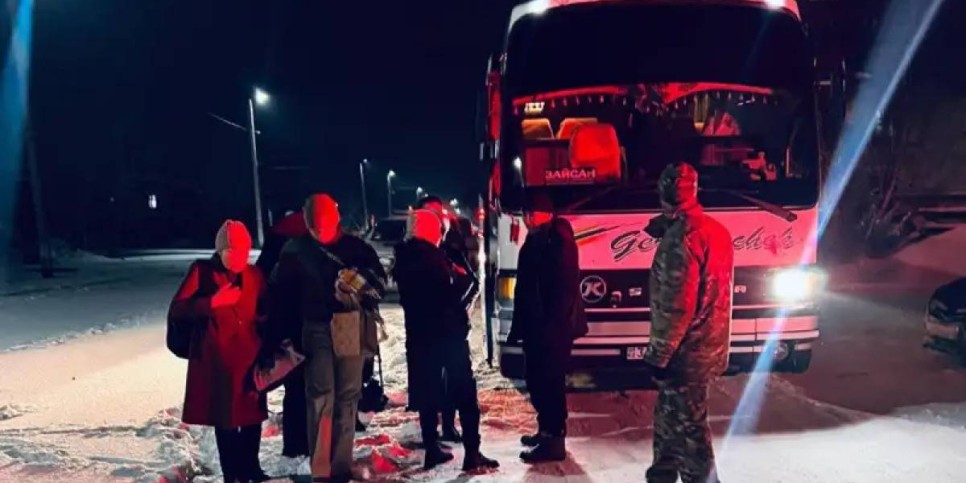 Жолаушылары бар бес автобус Абай облысындағы тас жолда тұрып қалды