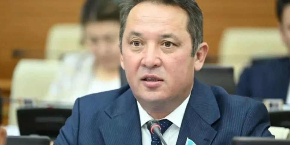 Мәжіліс депутаты жыныстық бопсалау жасаған – Азат Перуашев