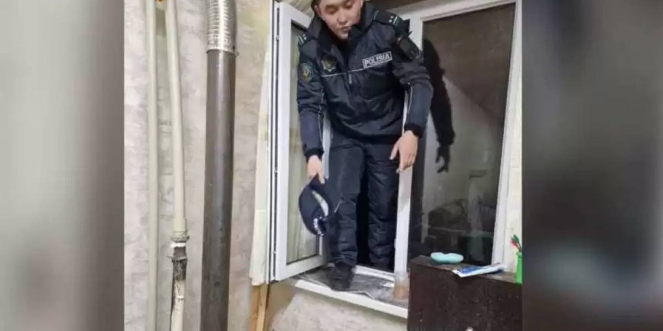 Таразда полиция инспекторы иіс тиіп, ес-түссіз жатқан бір үйдің 5 адамын құтқарып қалды