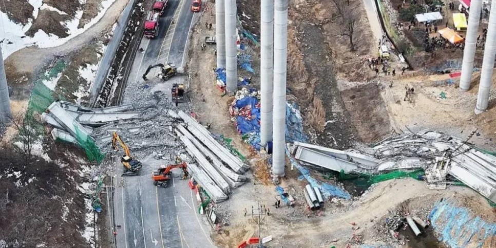 Оңтүстік Кореяда салынып жатқан көпір опырылып түсті: қаза тапқандар бар