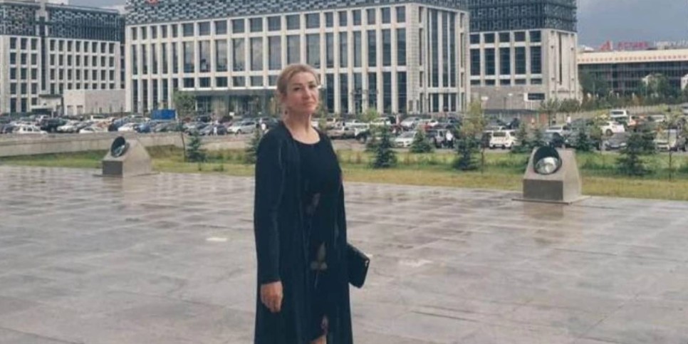 «Жүрегім сезеді, балаларым тірі»: тағы бір әйел 38 жыл бұрын егіз қызын дәрігерлер шетелге сатып жіберді деп күдіктенеді