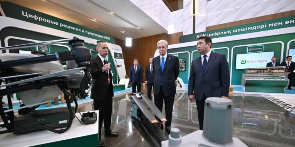 Мемлекет басшысы ауыл шаруашылығындағы цифрлық шешімдер көрмесін аралап көрді